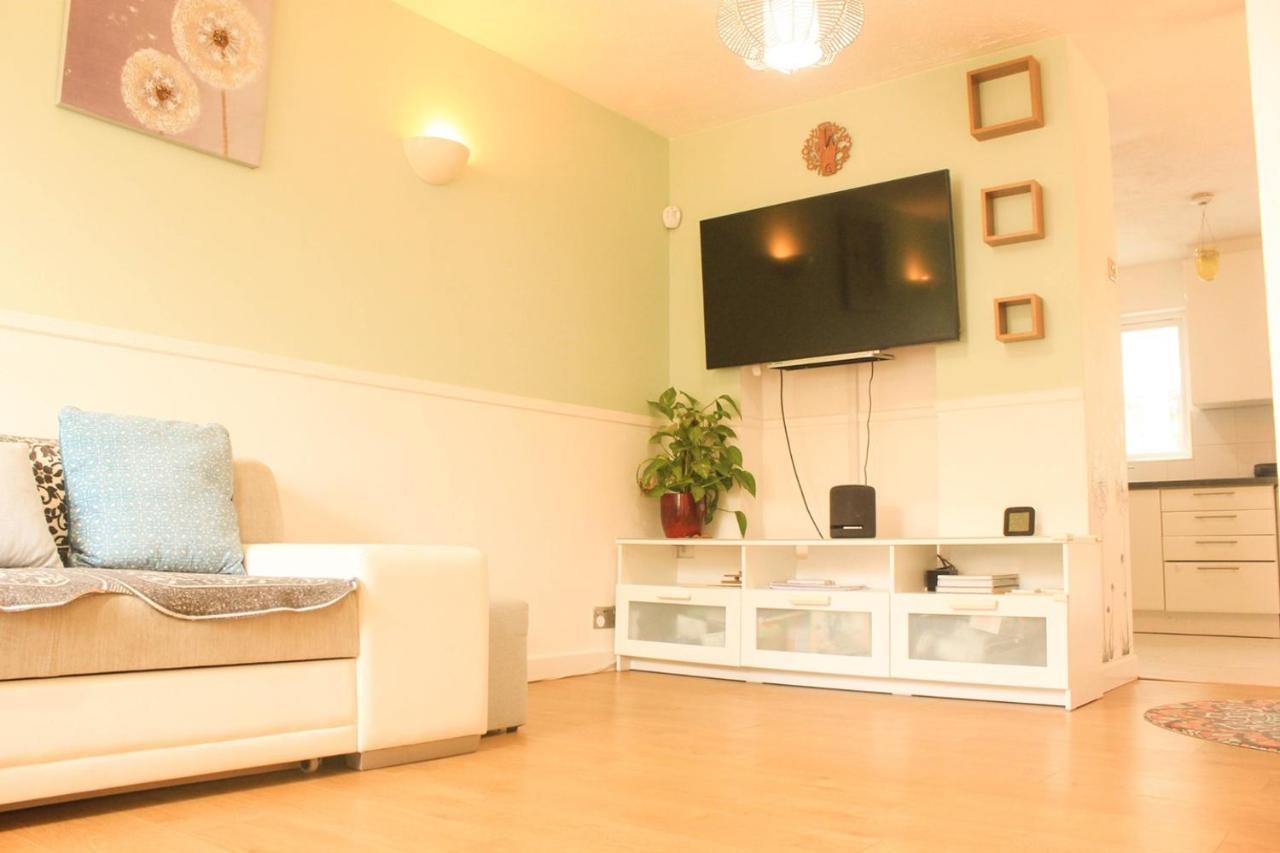 Welcome Home Twin Bedroom Near Heathrow Airport, London Yiewsley Exterior photo